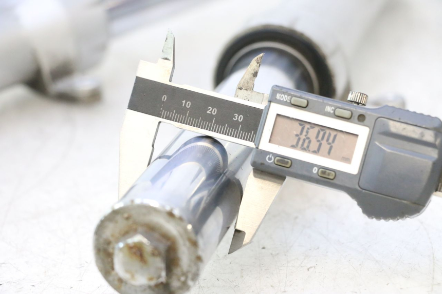 photo de FOURREAU FOURCHE PEUGEOT SATELIS 125 (2013 - 2018) - Détail de la pièce