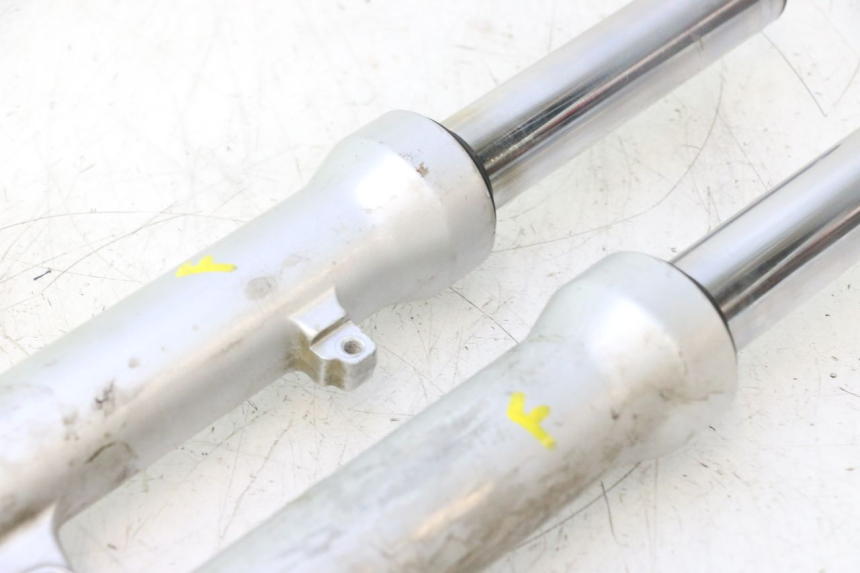 photo de FOURREAU FOURCHE HONDA SH 125 (2001 - 2003) - Gros plan technique