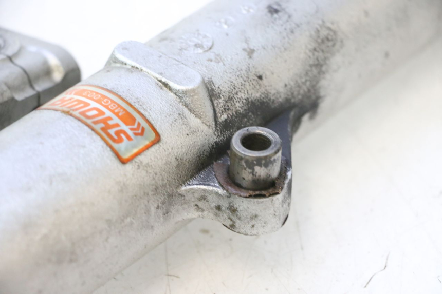 photo de FOURREAU FOURCHE HONDA VFR FI RC46 800 (1998 - 2001) - Gros plan technique