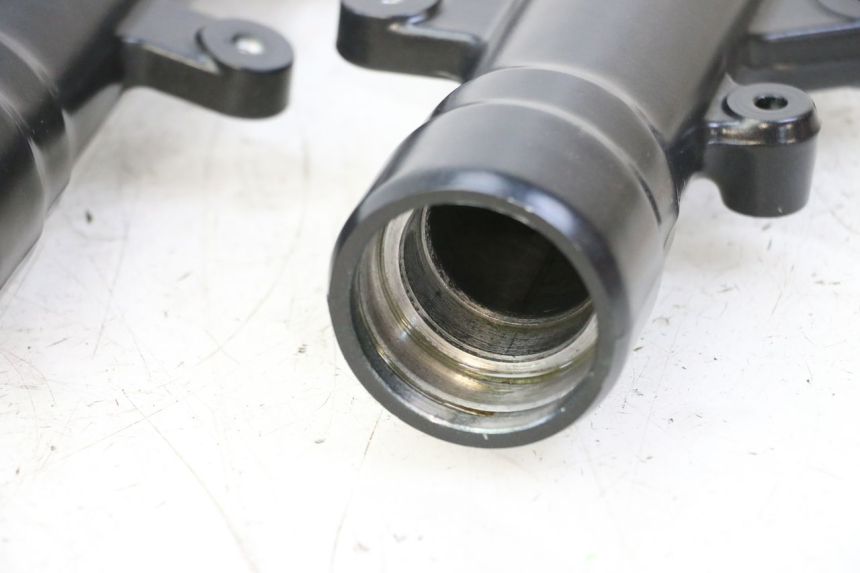 photo de FOURREAU FOURCHE YAMAHA XMAX X-MAX 125 (2021 - 2025) - Gros plan technique