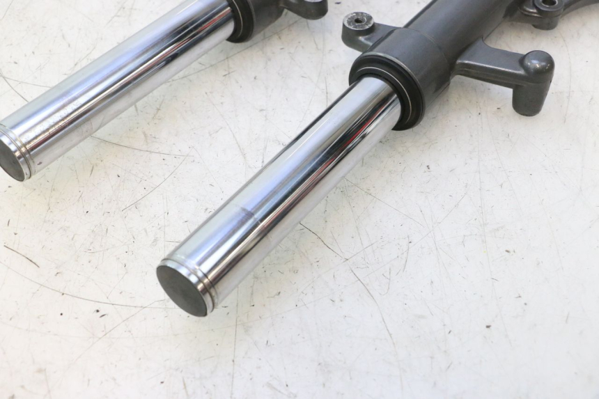 photo de FOURREAU FOURCHE YAMAHA XMAX X-MAX 125 (2006 - 2009) - Autre angle de vue