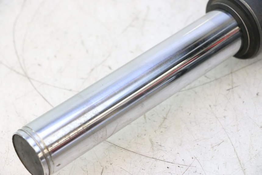 photo de FOURREAU FOURCHE YAMAHA XMAX X-MAX 125 (2006 - 2009) - Gros plan technique