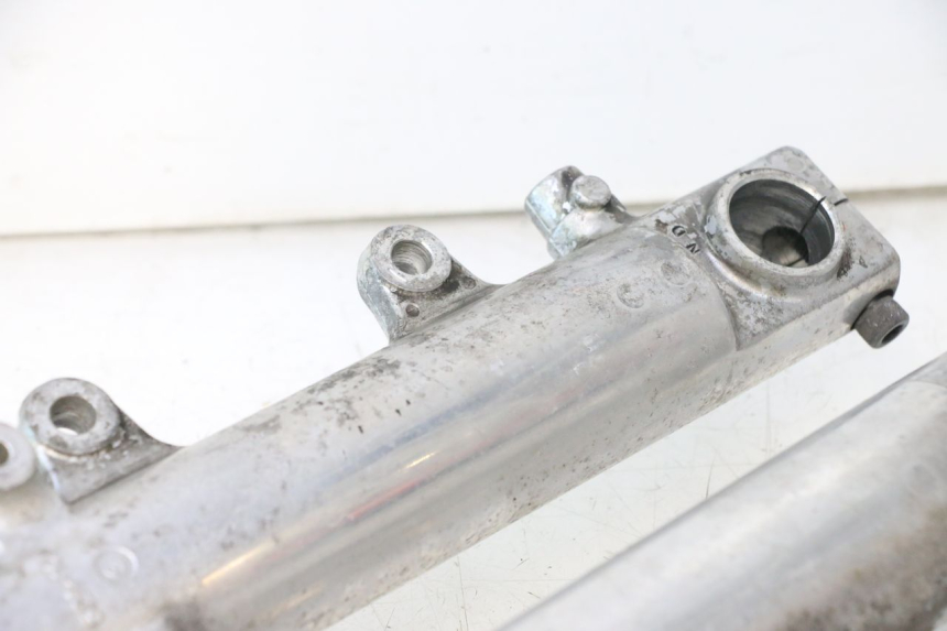 photo de FOURREAU FOURCHE YAMAHA XJR 1300 (1998 - 2002) - Points de fixation