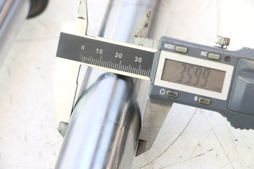 photo de FOURREAU FOURCHE YAMAHA XV VIRAGO 535 (1988 - 2004) - Détail de la pièce