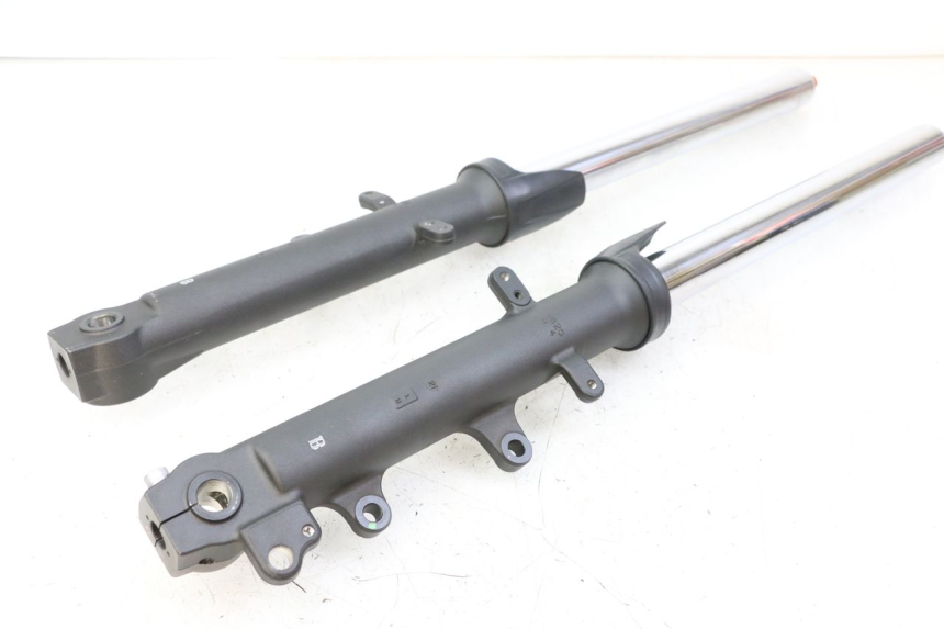 photo de FOURREAU FOURCHE YAMAHA TRACER 7 700 (2020 - 2024) - Points de fixation