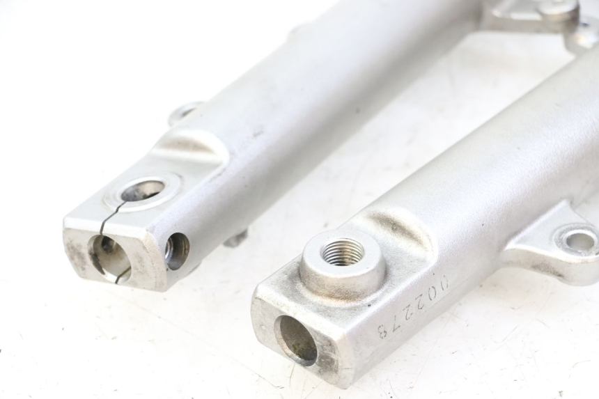 photo de FOURREAU FOURCHE YAMAHA XJ6 600 (2008 - 2016) - Détail de la pièce