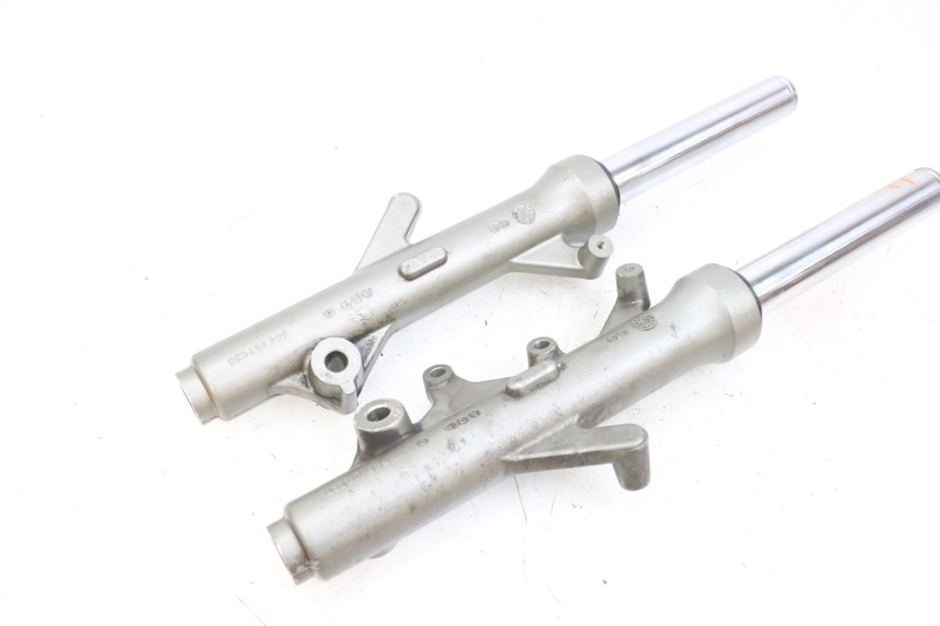 photo de FOURREAU FOURCHE YAMAHA YP MAJESTY 125 (2002 - 2006) - Autre angle de vue