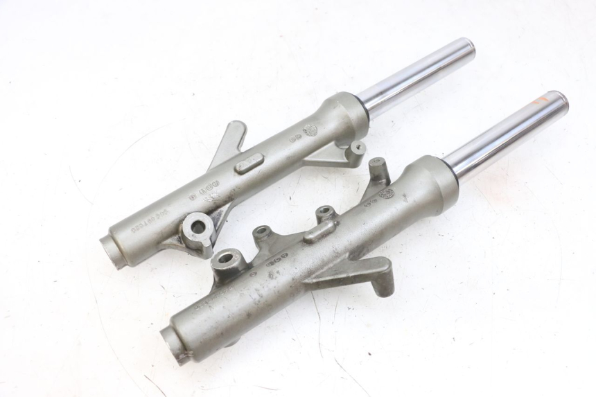 photo de FOURREAU FOURCHE YAMAHA YP MAJESTY 125 (2002 - 2006) - Gros plan technique