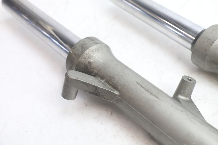 photo de FOURREAU FOURCHE YAMAHA YP MAJESTY 125 (1998 - 2001) - Gros plan technique