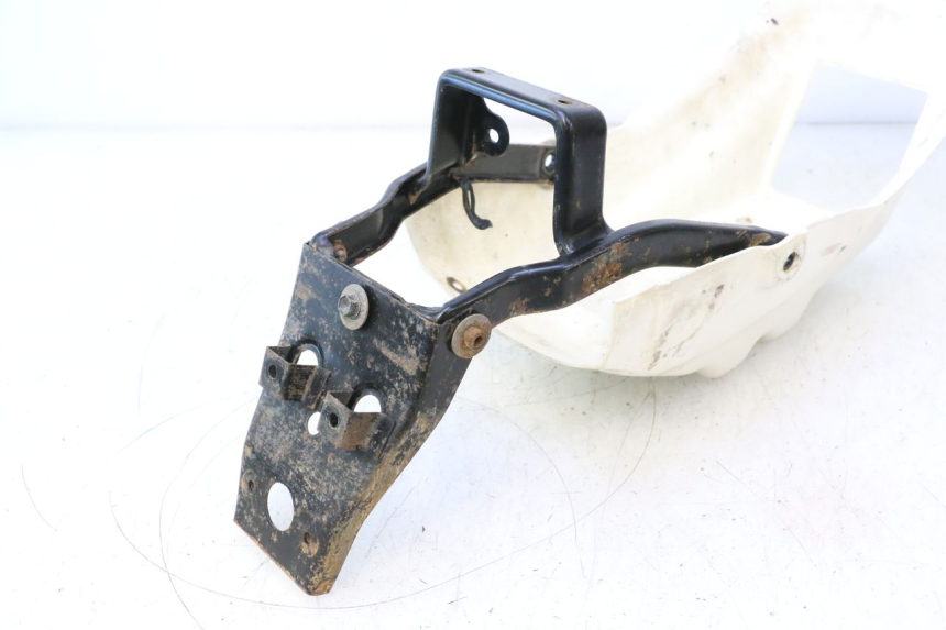 photo de GARDE BOUE ARRIERE SUZUKI DR S 600 (1985 - 1989) - Détail de la pièce