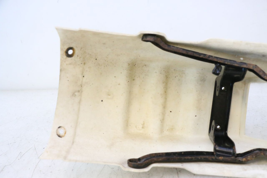 photo de GARDE BOUE ARRIERE SUZUKI DR S 600 (1985 - 1989) - Gros plan technique