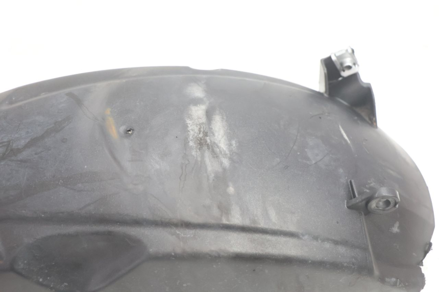 photo de GARDE BOUE ARRIERE APRILIA SR 2T 50 (2012 - 2017) - Gros plan technique