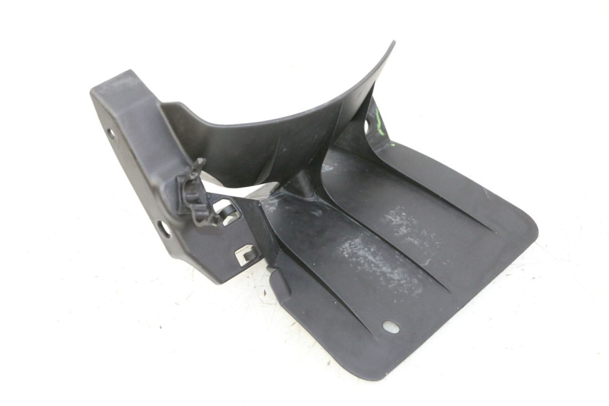 photo de GARDE BOUE ARRIERE YAMAHA XMAX X-MAX 125 (2021 - 2025) - Gros plan technique