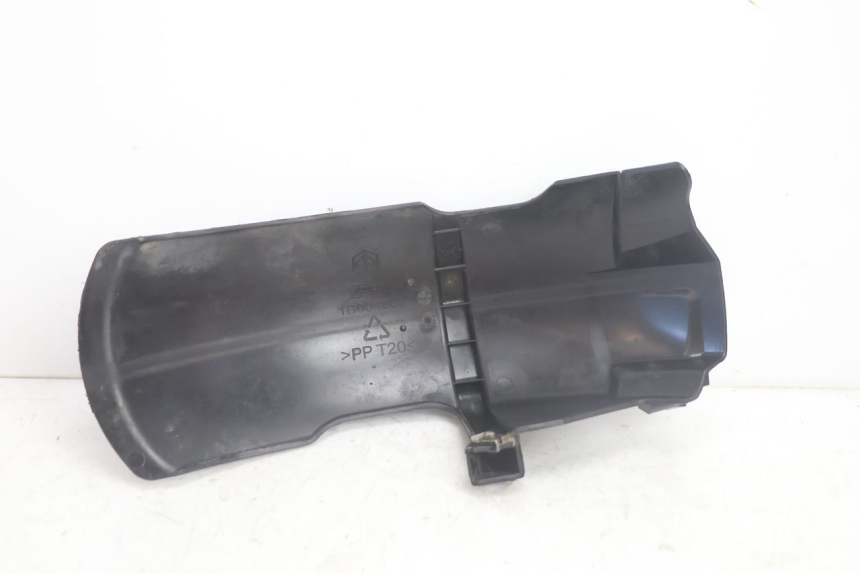 photo de GARDE BOUE ARRIERE PIAGGIO ZIP IGET 4T 50 (2021 - 2023) - Gros plan technique