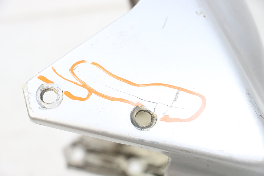 photo de GARDE BOUE AVANT PEUGEOT ELYSEO 125 (1999 - 2004) - Détails caractéristiques