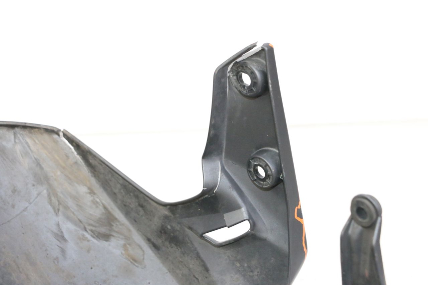 photo de GARDE BOUE AVANT SUZUKI GSR 750 (2011 - 2017)