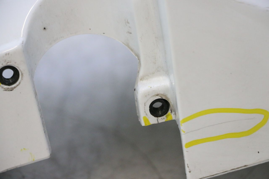 photo de GARDE BOUE AVANT PEUGEOT KISBEE 2T 50 (2010 - 2017) - Détails caractéristiques