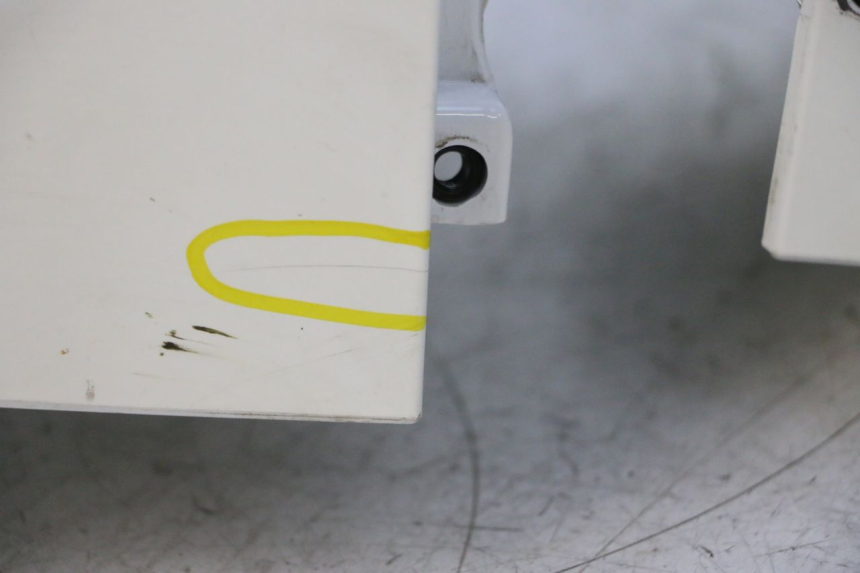 photo de GARDE BOUE AVANT PEUGEOT KISBEE 2T 50 (2010 - 2017) - Points de fixation