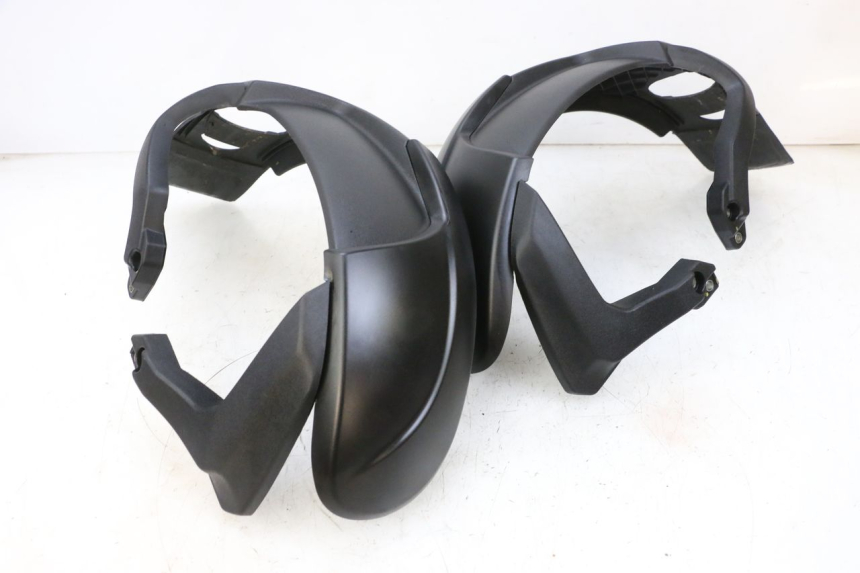 photo de GARDE BOUE AVANT PIAGGIO MP3 HPE 300 (2019 - 2026) - Détail de la pièce