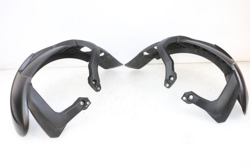 photo de GARDE BOUE AVANT PIAGGIO MP3 HPE 300 (2019 - 2026) - État de surface