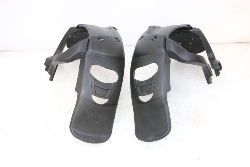 photo de GARDE BOUE AVANT PIAGGIO MP3 HPE 300 (2019 - 2026) - Pièce contrôlée