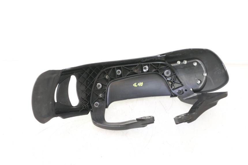 photo de GARDE BOUE AVANT PIAGGIO MP3 HPE 530 (2022 - 2026) - Vue d’ensemble