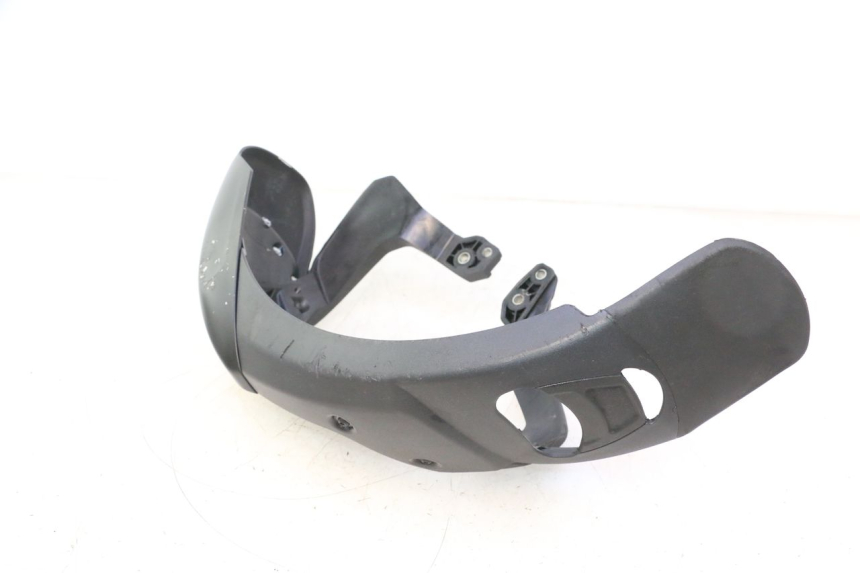 photo de GARDE BOUE AVANT PIAGGIO MP3 HPE 530 (2022 - 2026) - Points de fixation