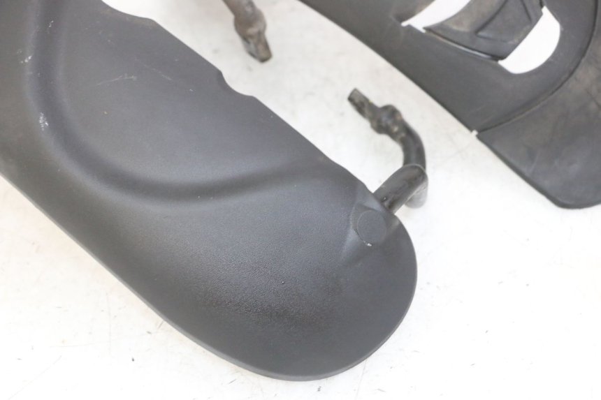 photo de GARDE BOUE AVANT PIAGGIO MP3 LT 300 (2010 - 2016)