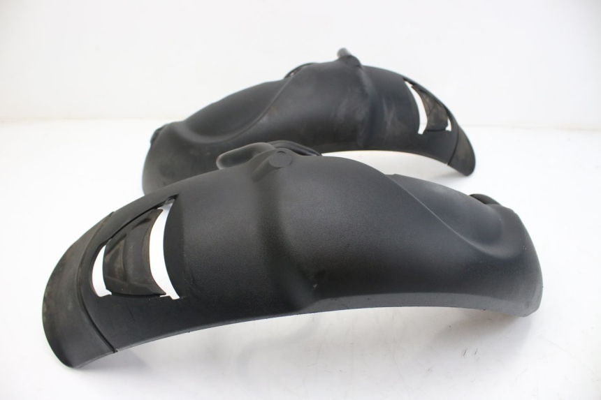 photo de GARDE BOUE AVANT PIAGGIO MP3 500 (2014 - 2016)