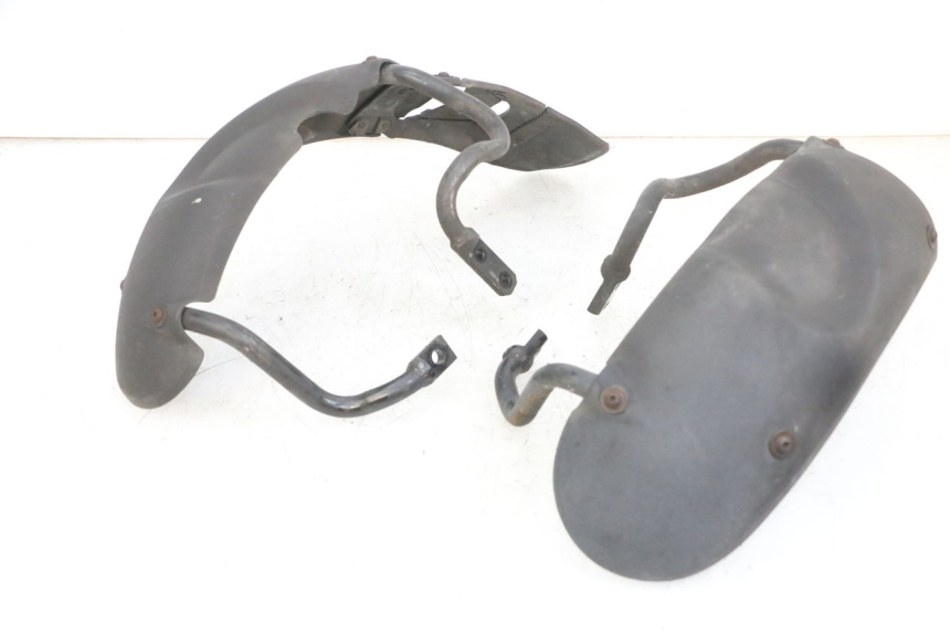 photo de GARDE BOUE AVANT PIAGGIO MP3 125 (2006 - 2014)