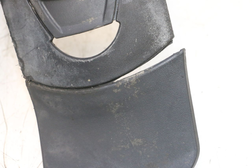 photo de GARDE BOUE AVANT PIAGGIO MP3 RL 250 (2006 - 2010) - Détail de la pièce