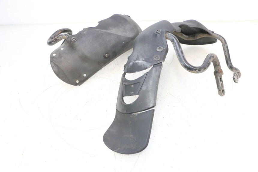 photo de GARDE BOUE AVANT PIAGGIO MP3 RL 250 (2006 - 2010) - Points de fixation