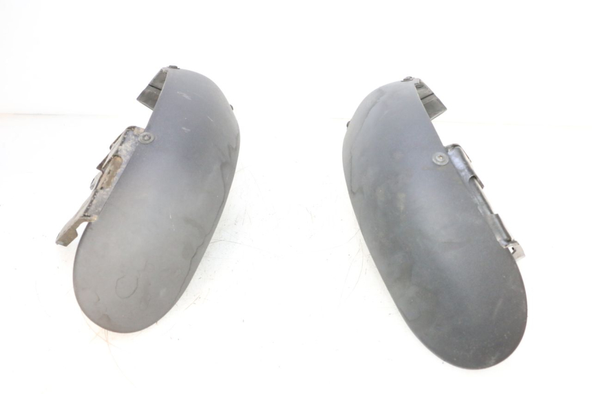 photo de GARDE BOUE AVANT PIAGGIO MP3 125 (2006 - 2014) - Autre angle de vue