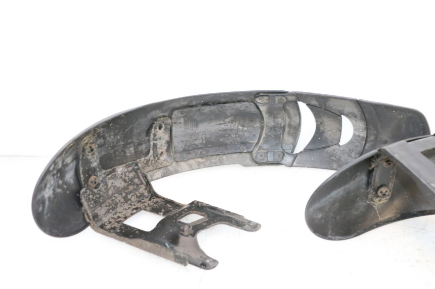 photo de GARDE BOUE AVANT PIAGGIO MP3 125 (2006 - 2014) - Points de fixation