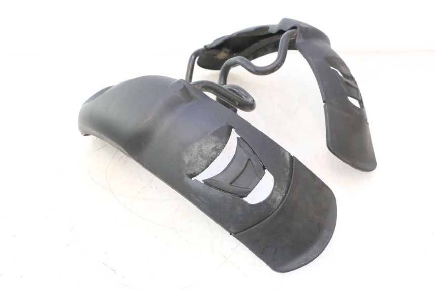 photo de GARDE BOUE AVANT PIAGGIO MP3 500 (2016 - 2018) - Gros plan technique