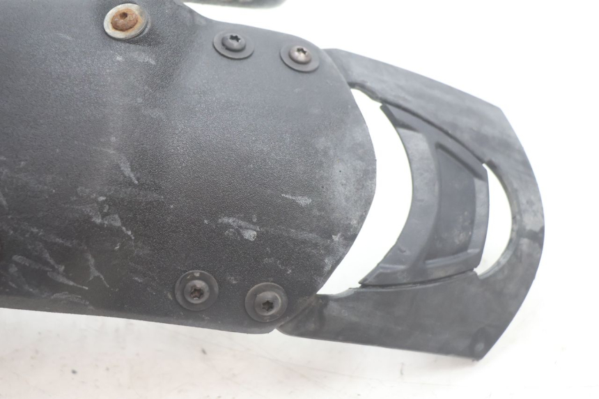 photo de GARDE BOUE AVANT PIAGGIO MP3 125 (2006 - 2014) - Gros plan technique