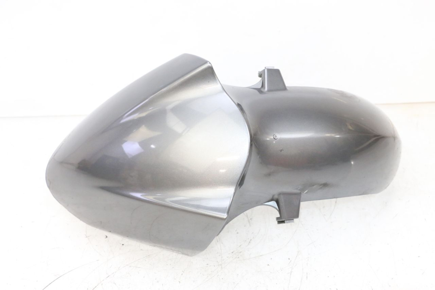 photo de GARDE BOUE AVANT PEUGEOT SATELIS 125 (2013 - 2018) - Gros plan technique