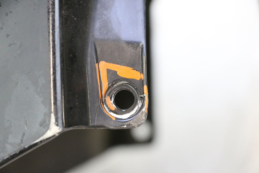 photo de GARDE BOUE AVANT PEUGEOT SATELIS 125 (2006 - 2009) - Zoom composants