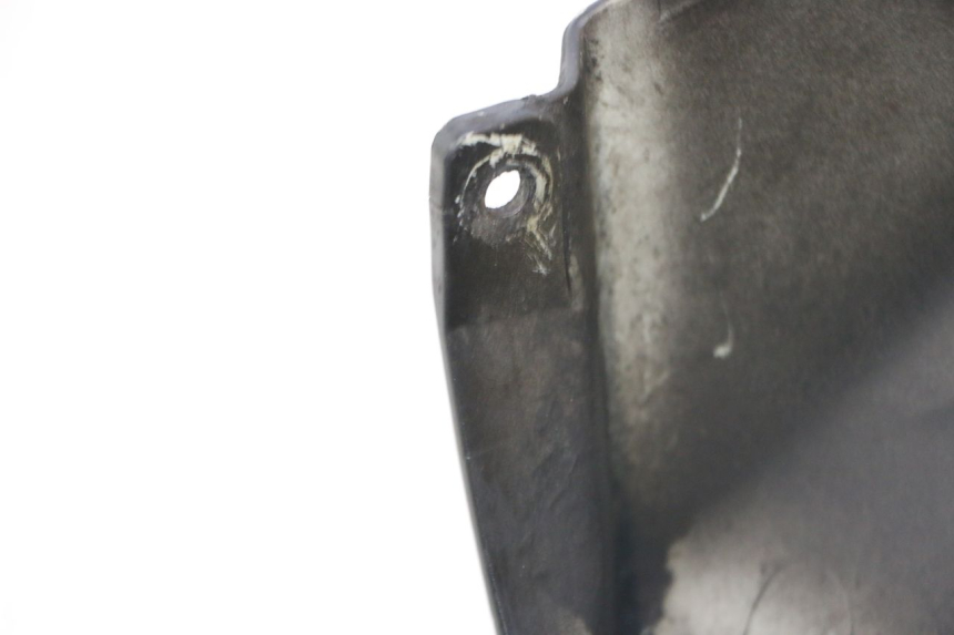 photo de GARDE BOUE AVANT PEUGEOT SATELIS 125 (2006 - 2009) - Points de fixation
