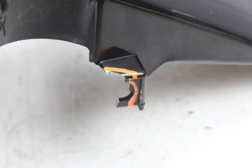 photo de GARDE BOUE AVANT KYMCO SUPER 8 2T 50 (2007 - 2013) - Points de fixation