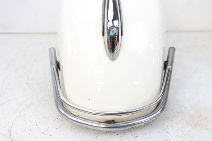 photo de GARDE BOUE AVANT PIAGGIO VESPA GTS SUPER IE 125 (2009 - 2016) - Points de fixation