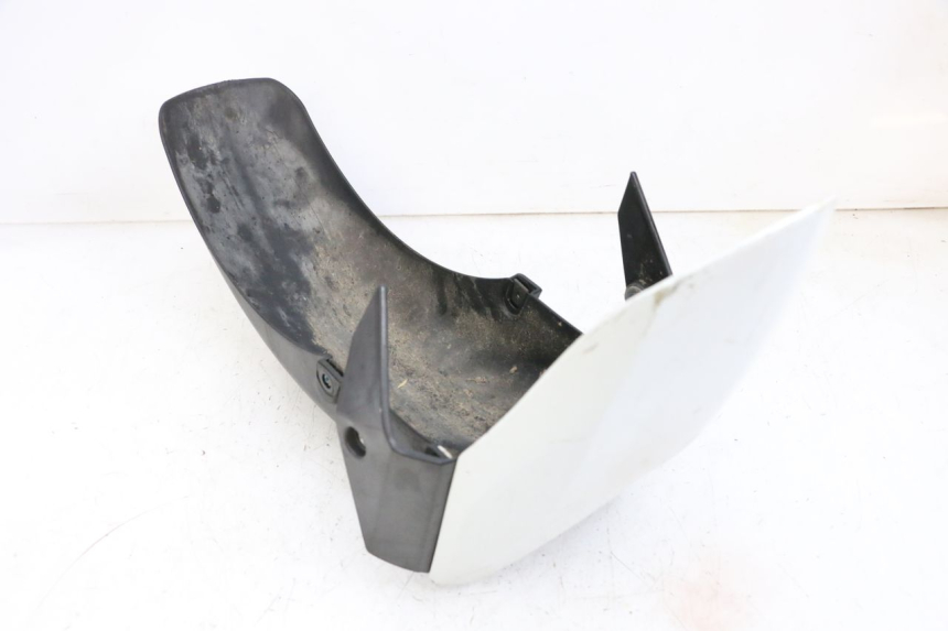 photo de GARDE BOUE AVANT YAMAHA X-MAX XMAX 125 (2010 - 2013) - Gros plan technique