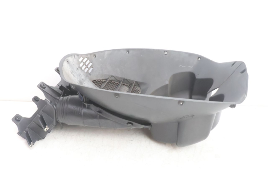photo de GRILLE RADIATEUR APRILIA ATLANTIC S 125 (2010 - 2013) - Gros plan technique