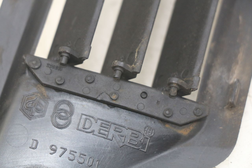 photo de GRILLE RADIATEUR DROITE GILERA NEXUS 125 (2007 - 2009)