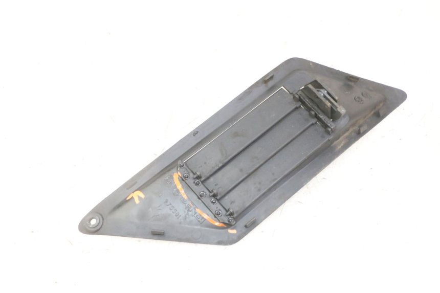 photo de GRILLE RADIATEUR DROITE GILERA NEXUS 125 (2009 - 2013)