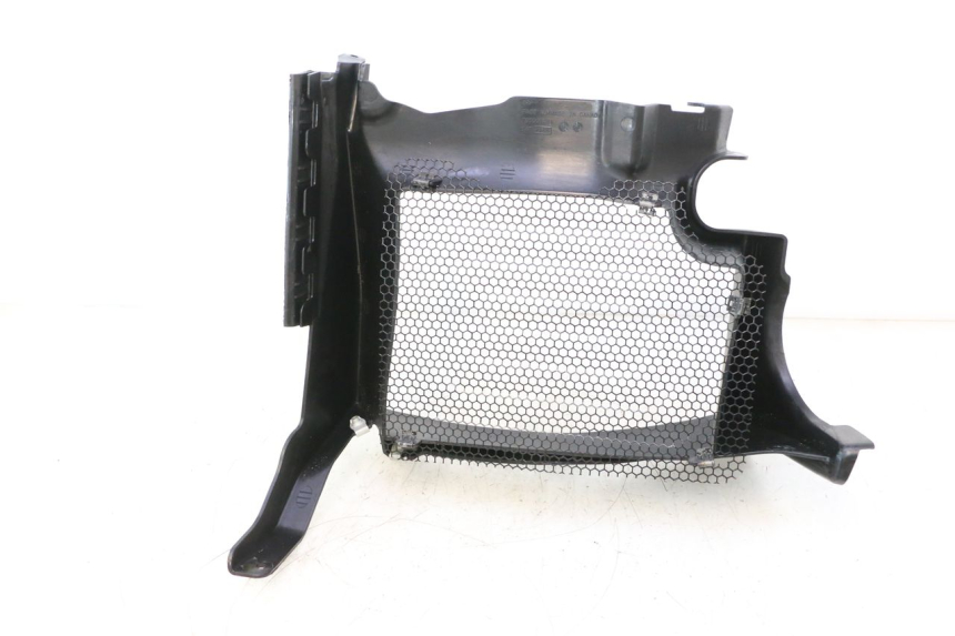 photo de GRILLE RADIATEUR DROITE CAN-AM SPYDER RS 1000 (2008 - 2012) - Détail de la pièce