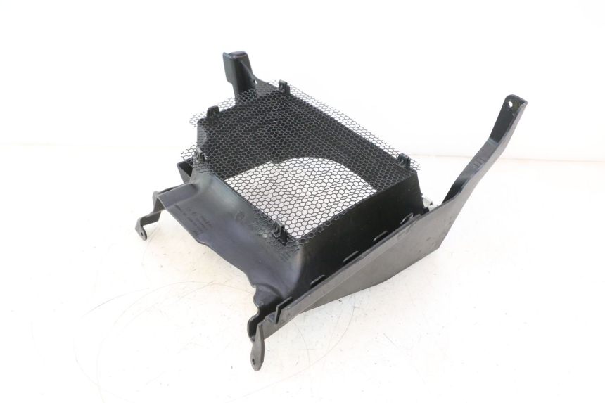 photo de GRILLE RADIATEUR DROITE CAN-AM SPYDER RS 1000 (2008 - 2012) - Zoom état d’usage