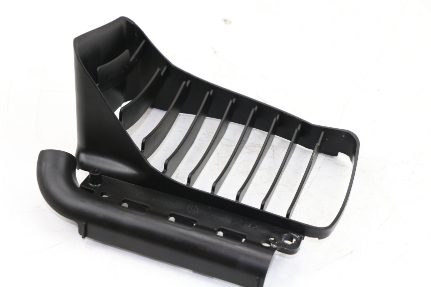 photo de GRILLE RADIATEUR GAUCHE PIAGGIO VESPA GRANTURISMO 125 (2003 - 2007)
