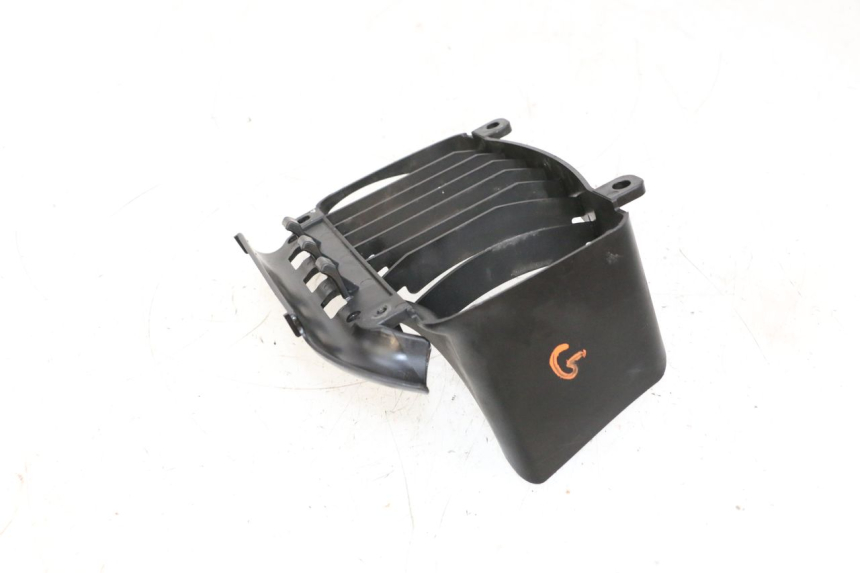 photo de GRILLE RADIATEUR GAUCHE PIAGGIO VESPA GTS SUPER IE 125 (2009 - 2016) - Autre angle de vue