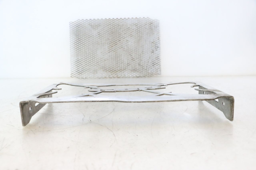 photo de GRILLE RADIATEUR SUZUKI GSR 600 (2005 - 2012) - Points de fixation